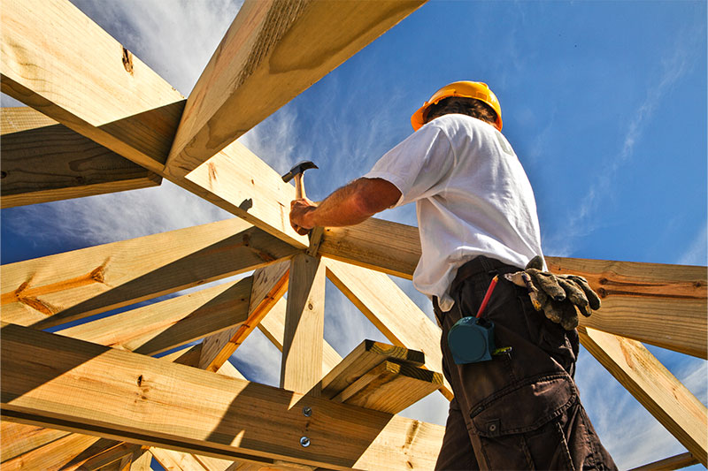 Building putting an insulation layer in a house
